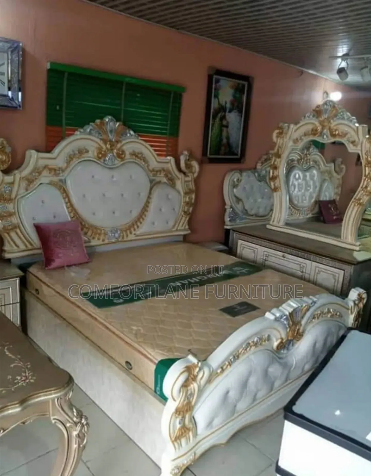 King Size Royal Bed and Dressing Mirror