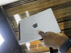 Apple iPad 5 (2022) 32 GB Silver