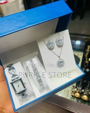 Gucci Female Watch and Jewellery Set