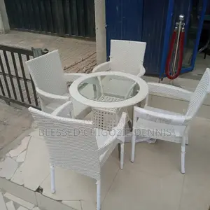 Basket Denning With Four Chairs