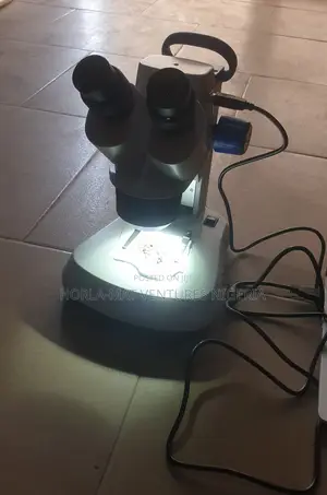 Digital Stereo Zoom Microscope With in-Built Camera (2x/4x)