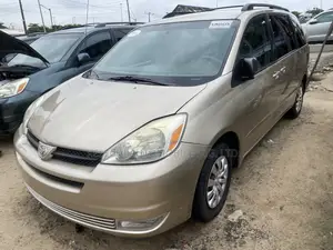 Toyota Sienna LE AWD 2005 Gold