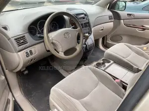 Toyota Sienna LE AWD 2005 Gold