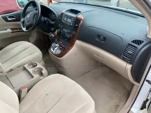 Hyundai Entourage 2007 White