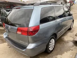 Toyota Sienna LE AWD (3.3L V6 5A) 2004 Blue