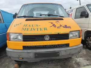 Volkswagen Transporter 2004 Yellow
