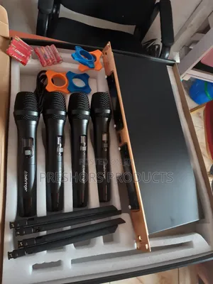 Professional Behringer 4in1 Long Engine Wireless Microphone