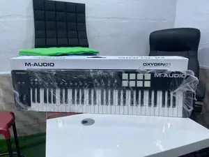M-Audio Oxygen61 Studio Keyboard
