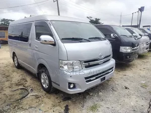 Toyota HiAce 2012 Silver