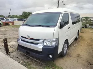 Toyota HiAce 2013 White