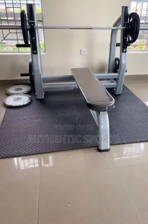Commercial Flat Bench With 20kg of Olympic Weights and Bar