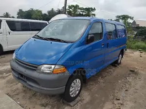 Toyota HiAce 2005 Blue