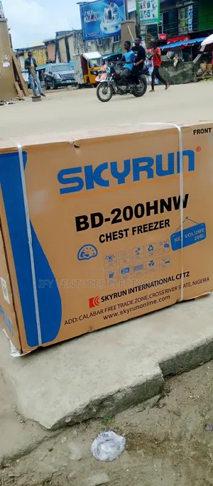 200 Litres Skyrun Chest Freezer, Super Cooling, Silver Color