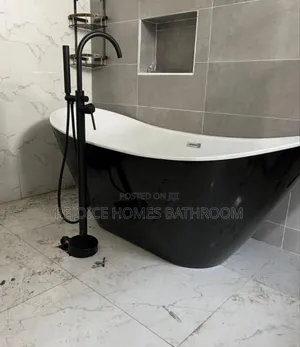 England Black and White Freestand Bathtub
