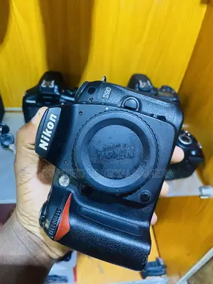 Nikon D90 With 18-105mm Lens