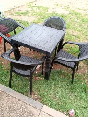 Garden/Lounge Table and Chairs.