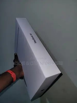 New Laptop Apple MacBook Air 2024 M3 13-Inch 8GB Apple M3 SSD 256GB