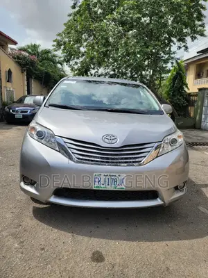 7seater Toyota Sienna for Rent
