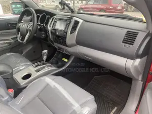 Toyota Tacoma V6 4dr Double Cab 4WD 5.0 ft. SB (4.0L 6cyl 5A) 2014 Red