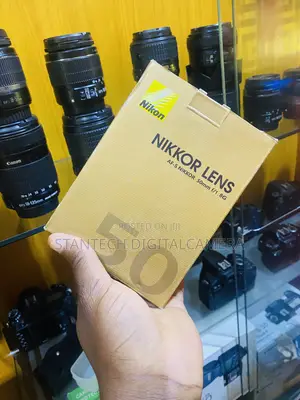 Nikon 50mm F1.8