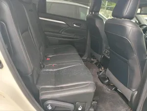 Toyota Highlander XLE 4x2 V6 (3.5L 6cyl 8A) 2017 White