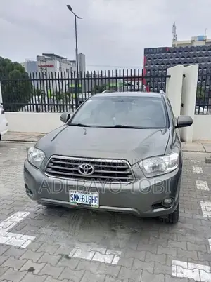 Toyota Highlander Available for Hire.