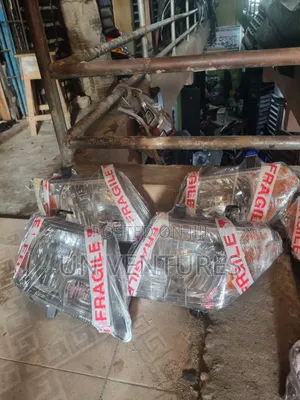 Head Light Nissan Frontier Pick-Up 2010