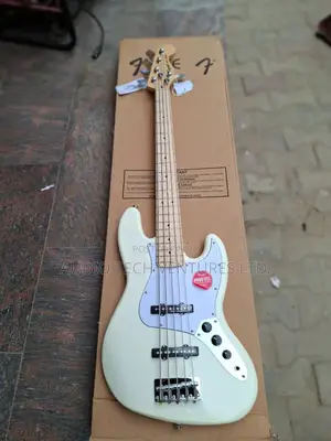 Fender Affinity Jazz Bass 5 Strings