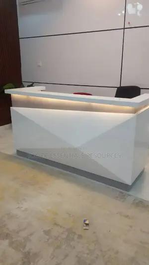 Imported Classic Glossy Wood Reception Desk