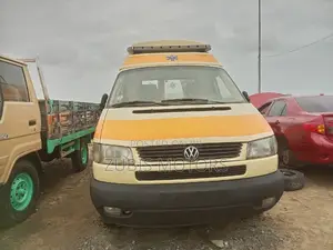 Volkswagen Transporter 2004 Yellow