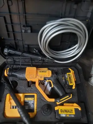 118 Volts Dewalt Vacuum Cleaner
