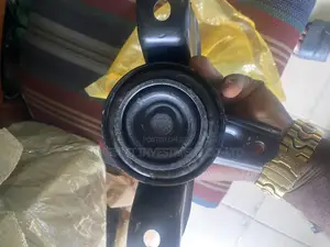 Quality Upper Engine Mount or Mount Elantra 2012, 2013 014