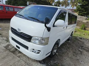 Toyota HiAce 2013 White