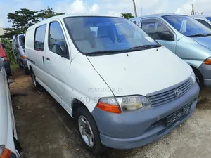 Toyota HiAce 2002 White