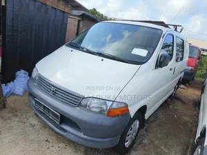Toyota HiAce 2001 White