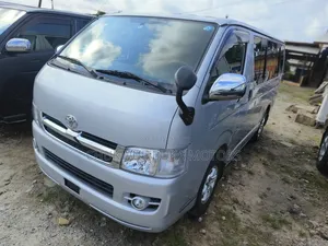 Toyota HiAce 2013 Silver