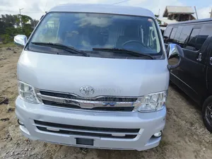 Toyota HiAce 2013 Silver