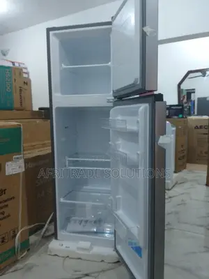 154 Liters Hisense Top Mount Refrigerator + Reversible Door