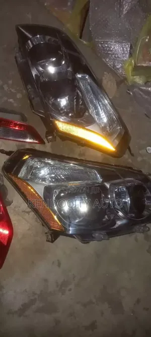 Headlight Pontiac Vibe 09/011 Set