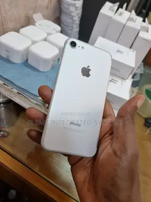 Apple iPhone 7 32 GB Silver
