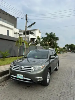 2014 Toyota Highlander for Rent
