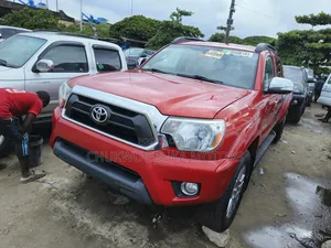 Toyota Tacoma V6 4dr Double Cab 4WD 6.1 ft. SB (4.0L 6cyl 5A) 2015 Red