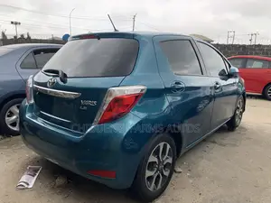 Toyota Yaris LE Hatchback 5dr 2012 Blue