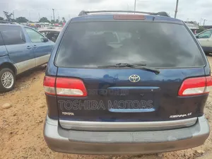 Toyota Sienna 2000 Blue