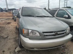 Toyota Sienna 2000 Blue