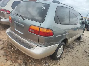 Toyota Sienna 2000 Blue