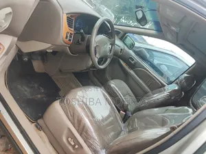 Toyota Sienna 2000 Silver