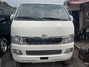 Toyota HiAce 2011 White