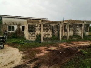 Distress Sale of 4flats on 1plot at Ibeju-Lekki, Baba Adisa