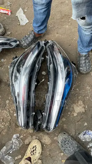 Set Headlamp Corolla Cross